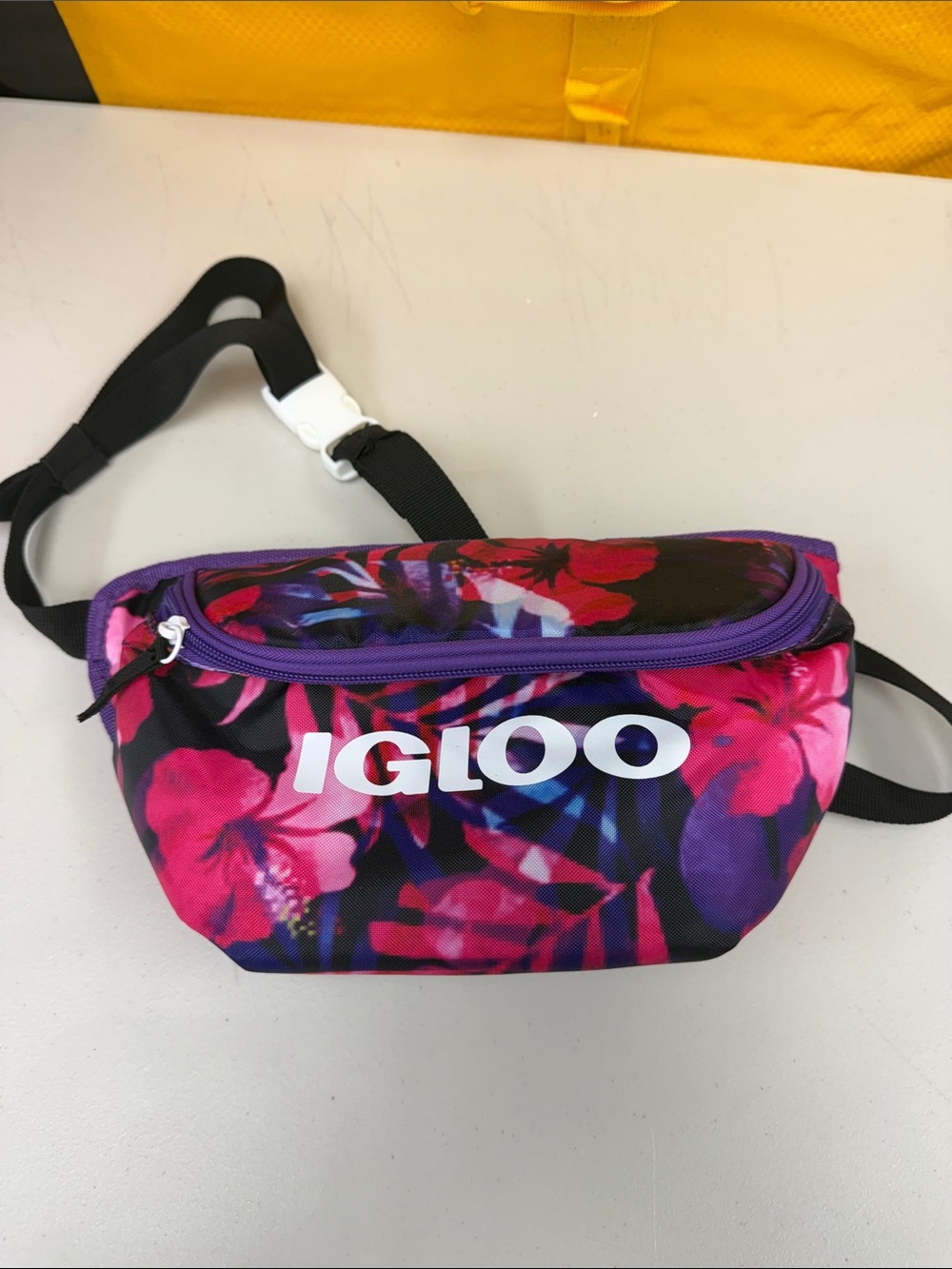 Igloo Pink Purple Floral Crossbody Waist Bag like new adjustable strap colorful